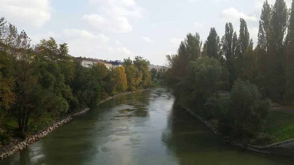 Goldfisch Apartment Am Donaukanal Viena