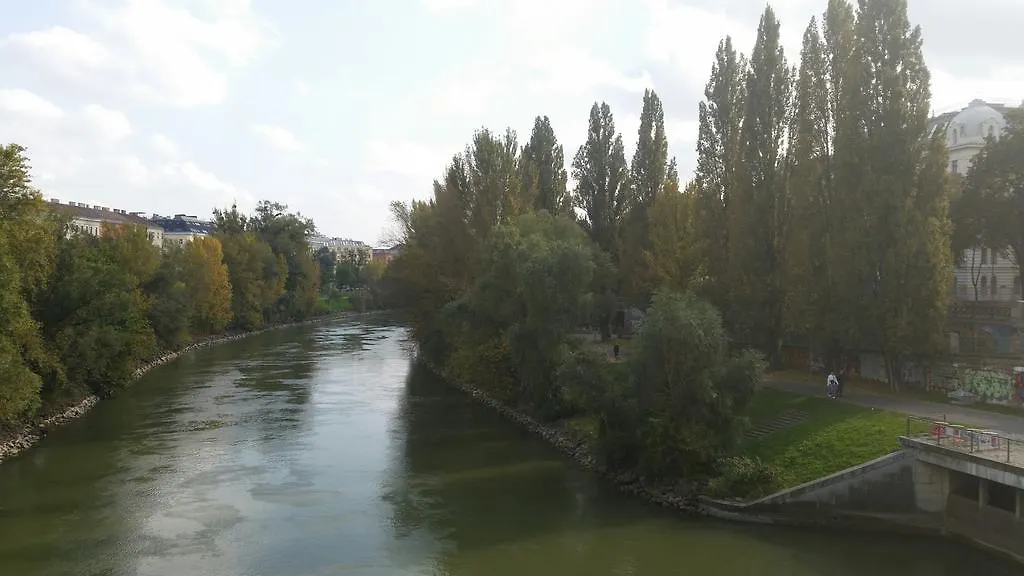 Goldfisch Apartment Am Donaukanal Viena